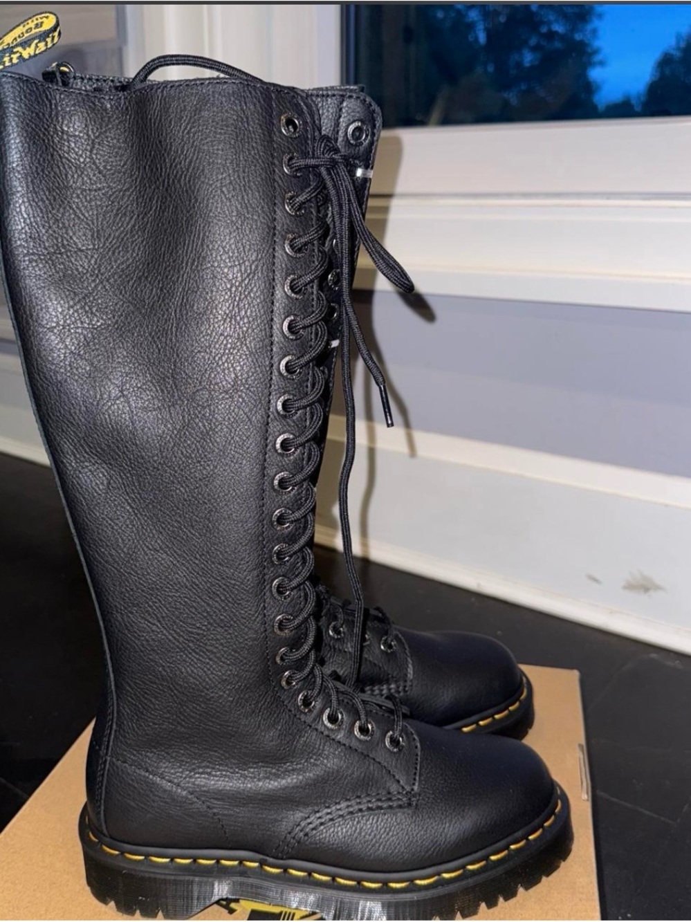 Dr. Martens  1B60 BEX PISA LEATHER KNEE HIGH BOOTS - Picture 2 of 3